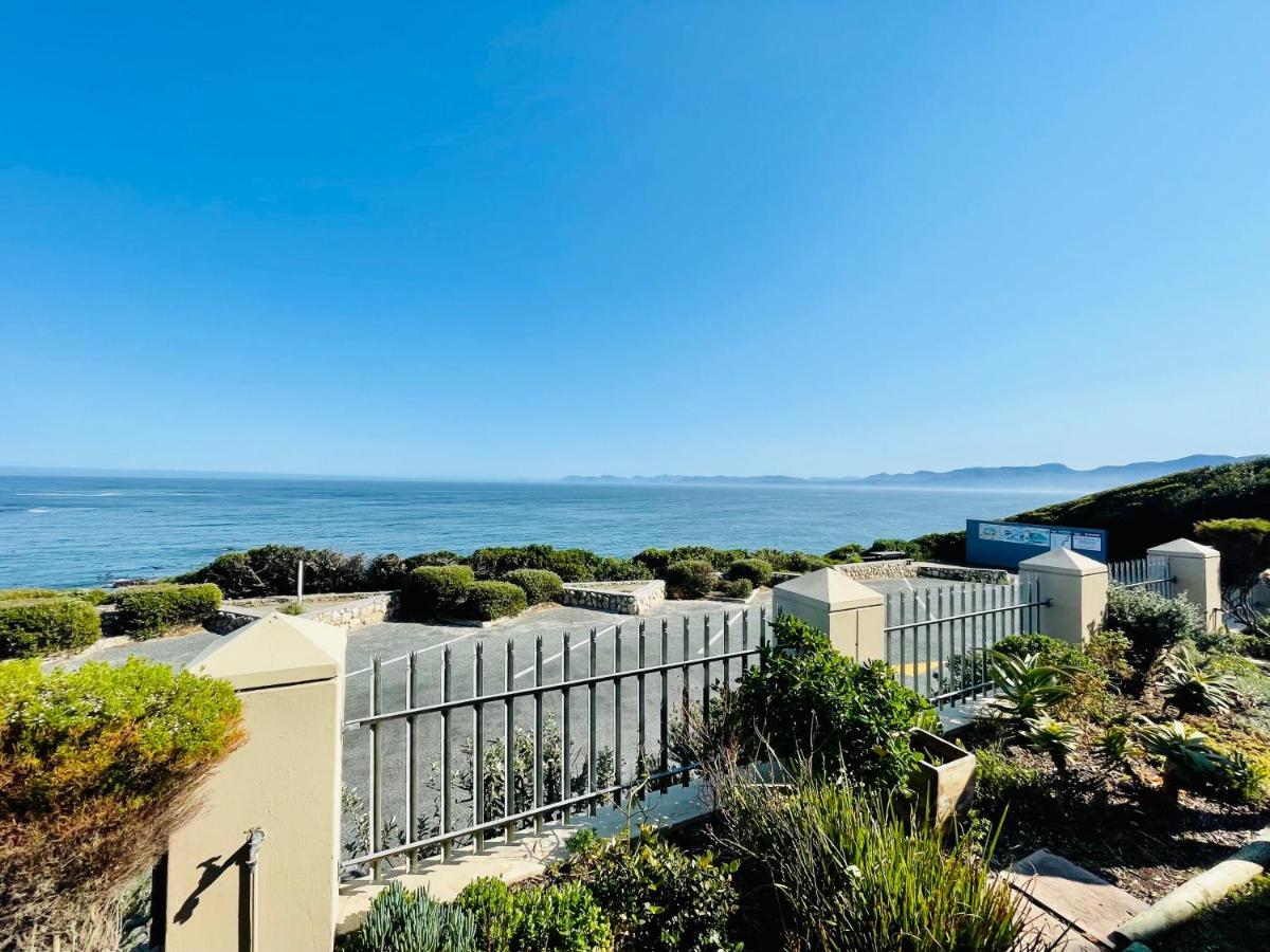 The View At Whale Cove De Kelders Apartment Bagian luar foto