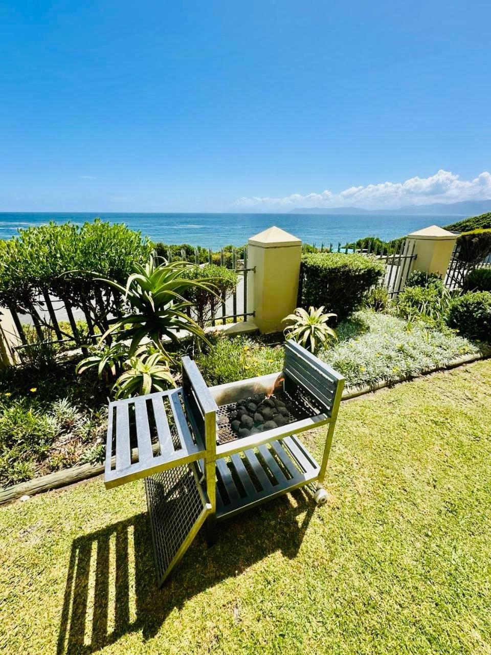 The View At Whale Cove De Kelders Apartment Bagian luar foto